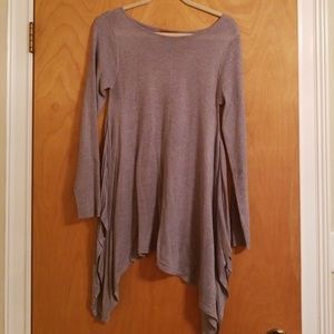 Gray long sleeve tunic with longer "rag" sides det
